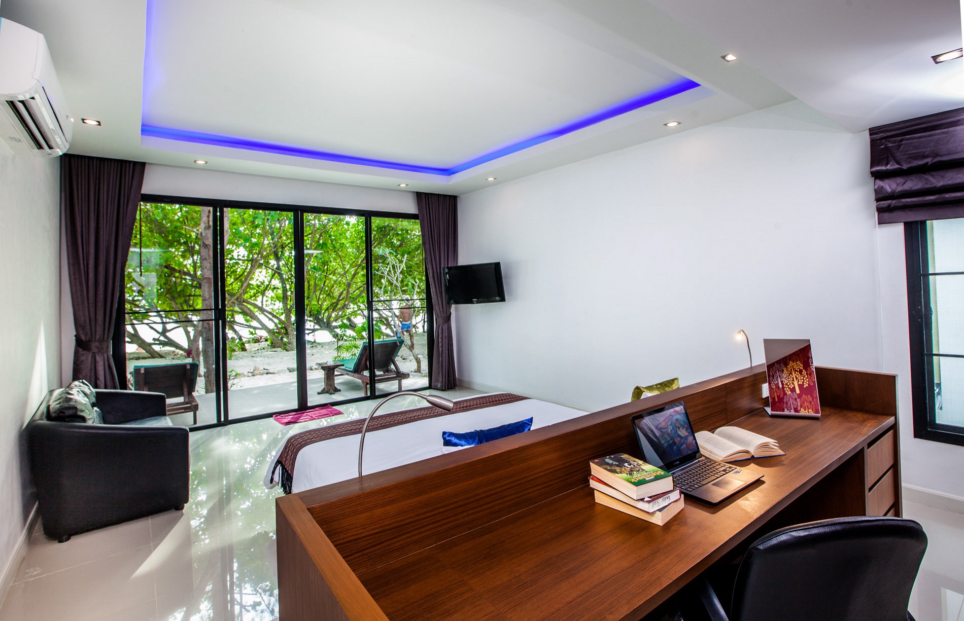 Beach Front Villa (Outdoor Shower)