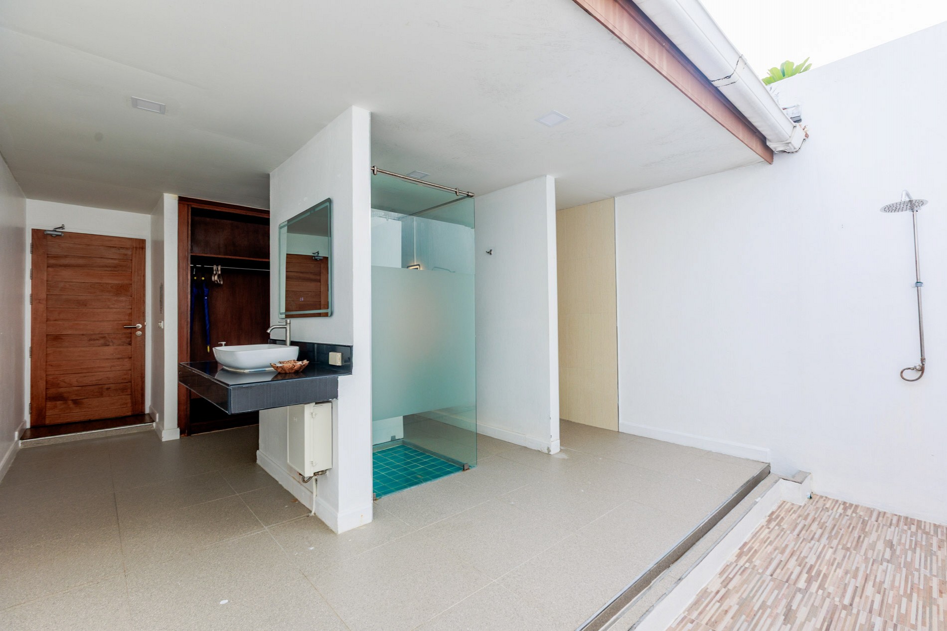 Beach Front Villa (Outdoor Shower)