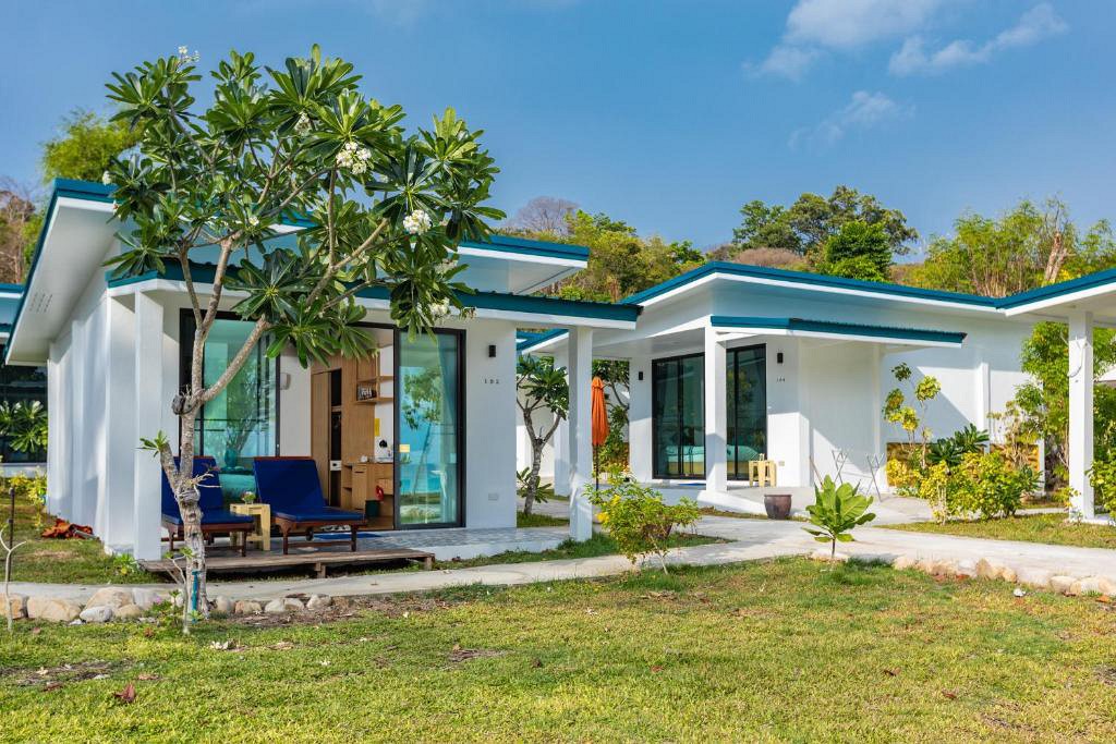 Blue Ocean Front Villa