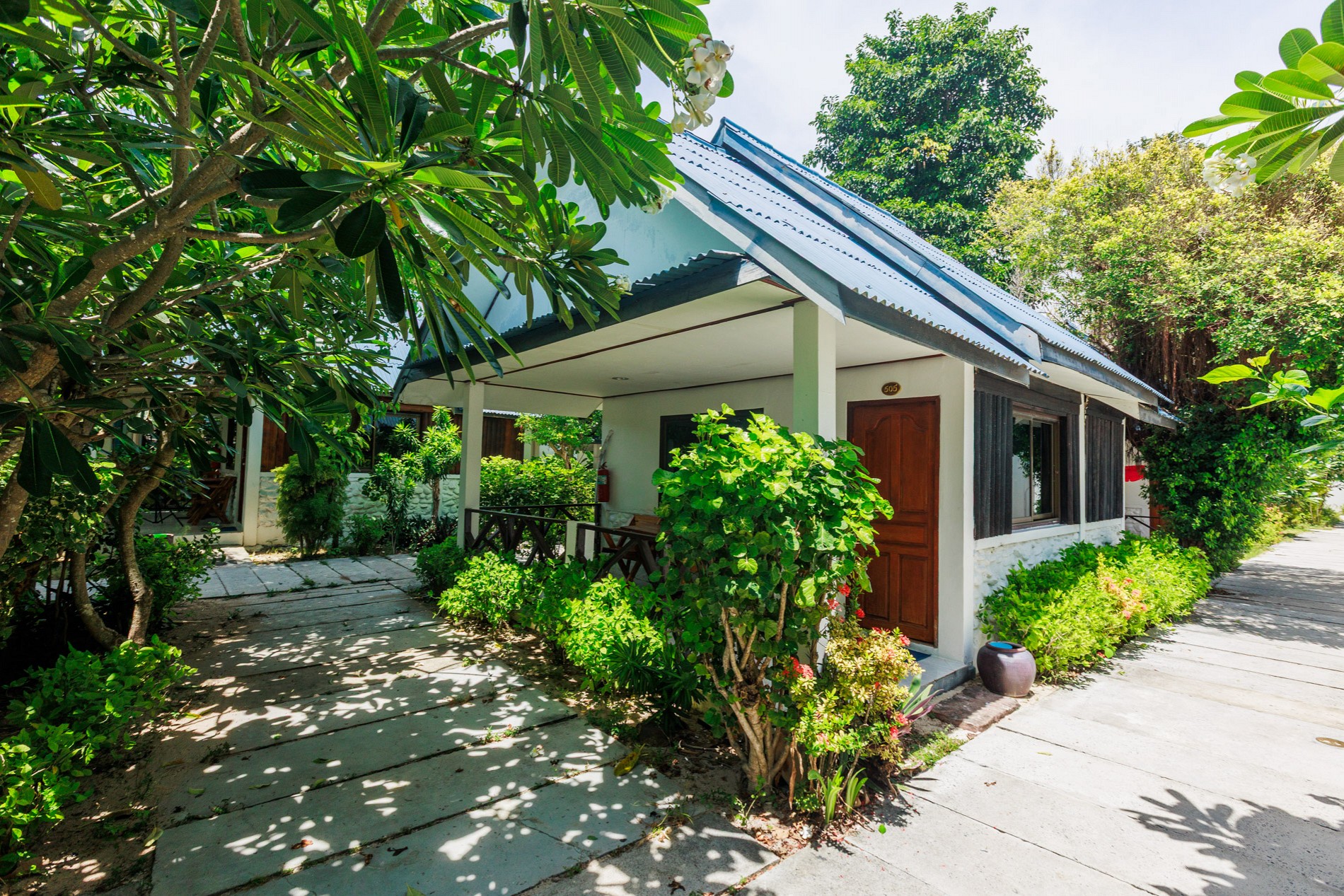 Standard Bungalow (Twin Beds)